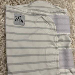 The Ollie Swaddle in Grey/White Stripes (EUC)